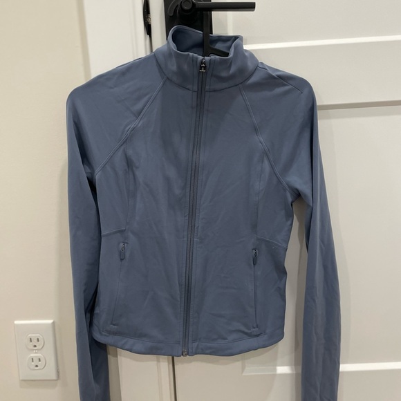 Athleta Xs Bundle, two square neck tops, one dress and one cropped zip up - Picture 6 of 11